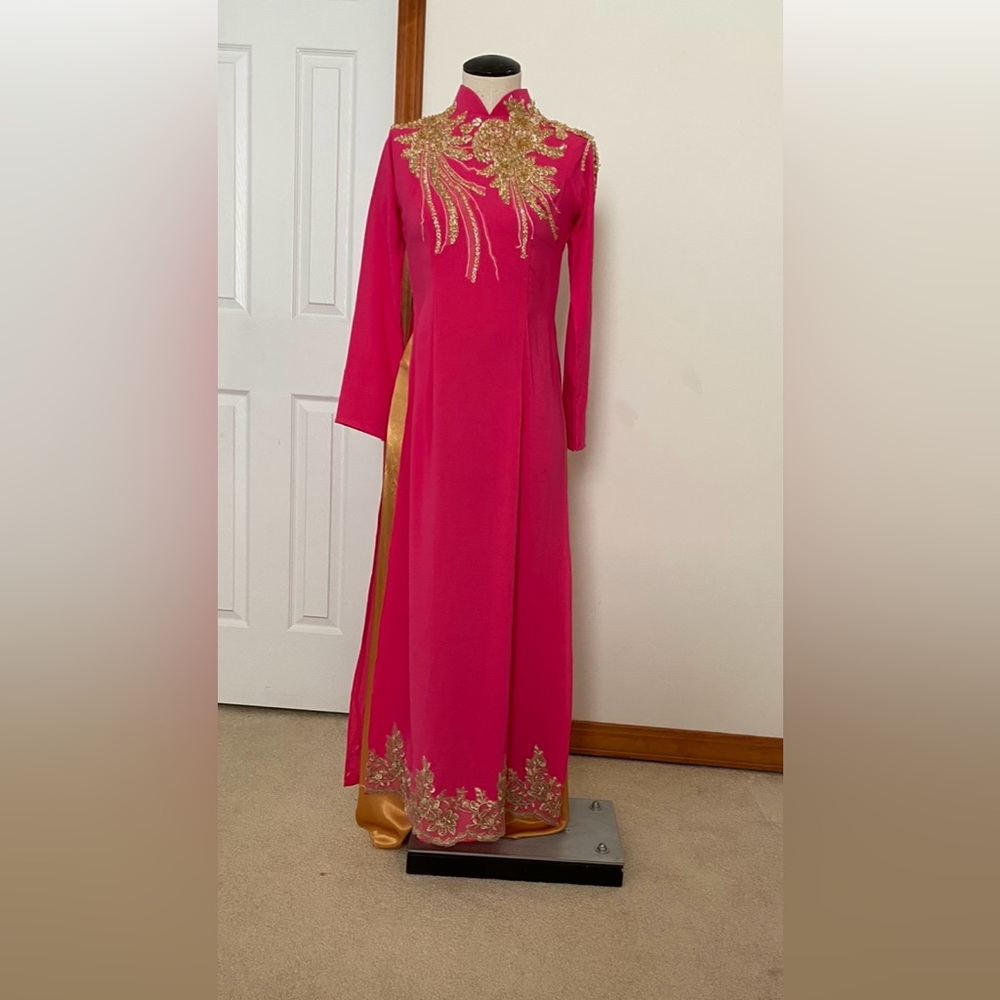 New Asian áo dai Vietnamese dress size XS . Fit bust 32A or 33B. Hot pink color